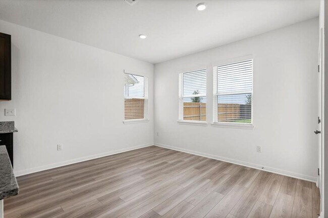 Building Photo - 5800 Beverly Pr Rd