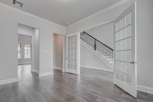 Building Photo - 30627 S Creek Way