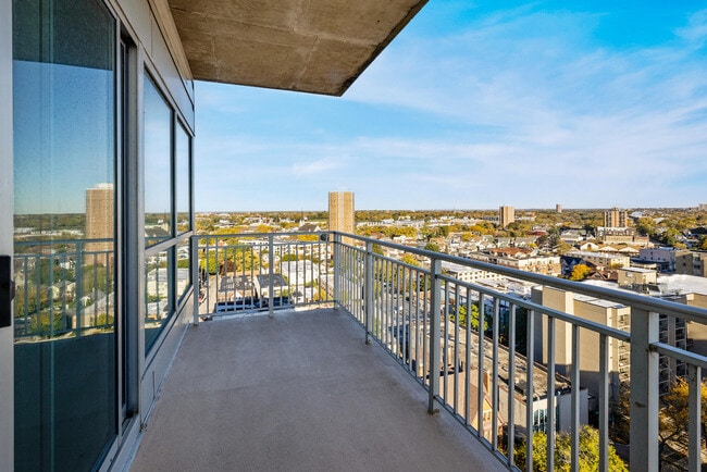 Building Photo - 1522 N Prospect Ave