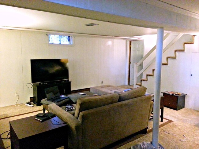 Building Photo - 3 BR / 2 BA Outdoor lovers dream! Near For...