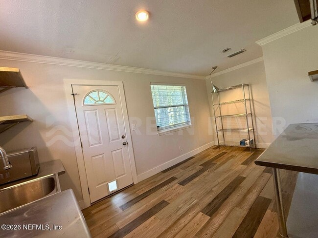 Building Photo - 2 Fairway Rd