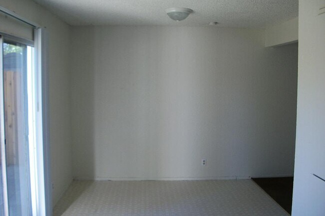 Building Photo - 1611-1613 Swarthout Ct.
