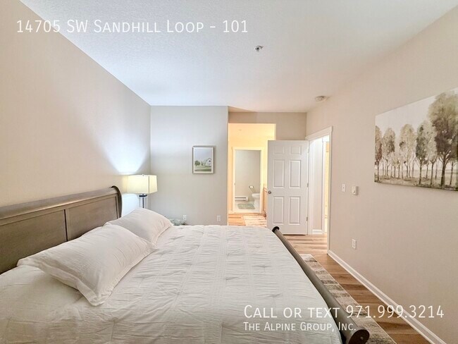 Building Photo - 14705 SW Sandhill Loop