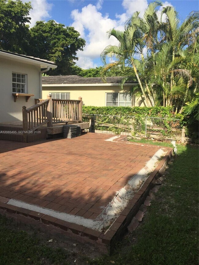 Building Photo - 609 Puerta Ave