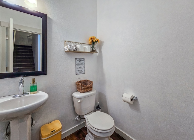 Building Photo - 588 SW 197th Pl