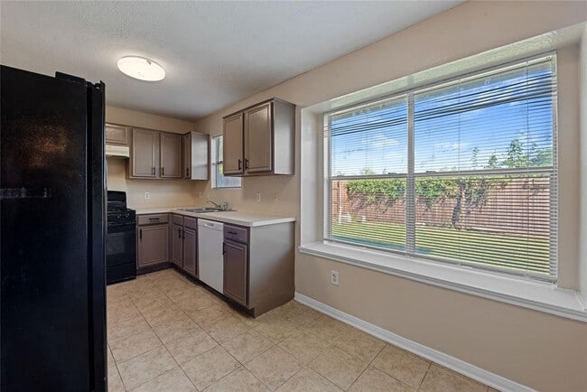 Building Photo - 8914 Pecan Pl Dr