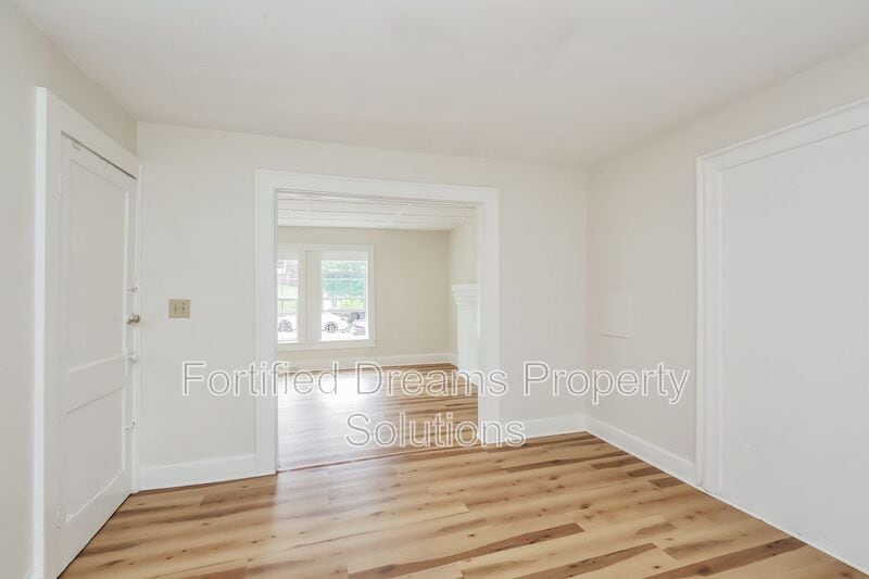 Building Photo - 2218 Greenway Ave NW