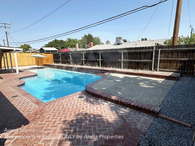 Building Photo - 920 Ross Way