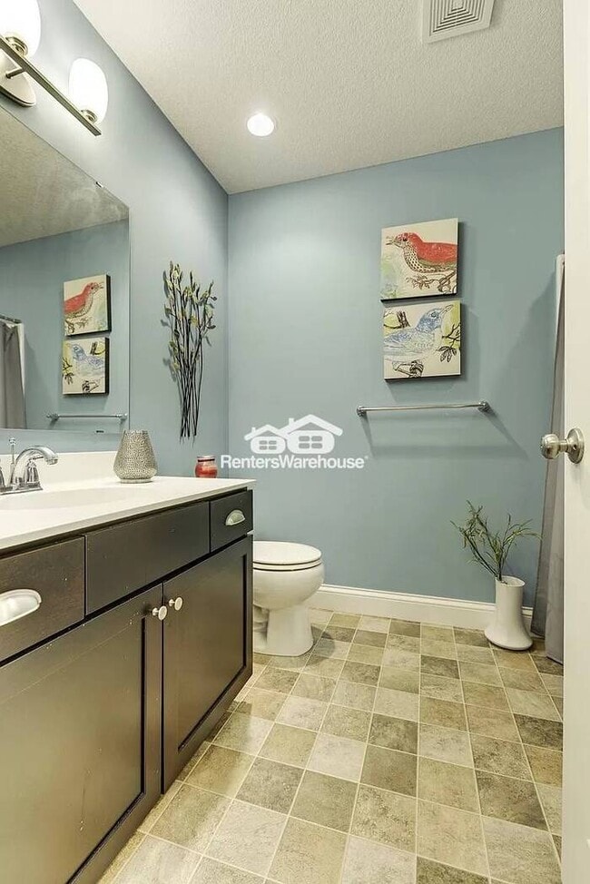 Building Photo - Executive Townhome in Stonemills Community...