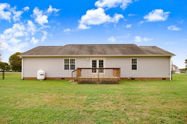 Building Photo - WONDERFUL 3 BR, 2 BA w/ attached garage *D...