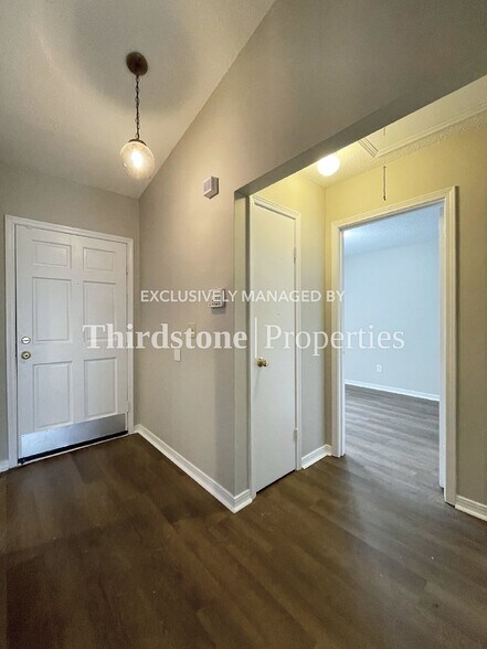 Building Photo - 7611 Indian Lakes Dr