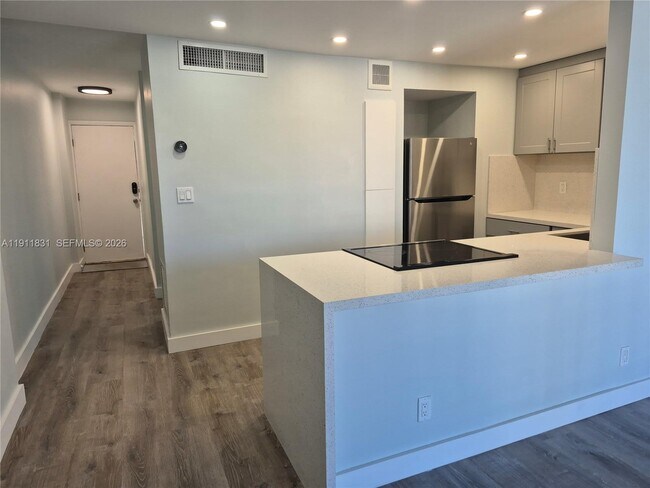 Building Photo - 1731 SE 15th St