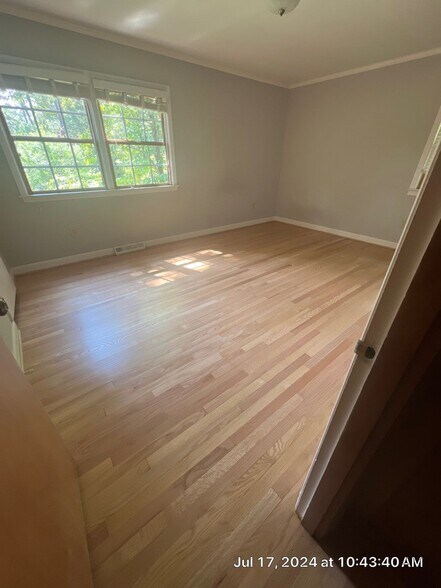 Bedroom - 2117 N Lakeshore Dr
