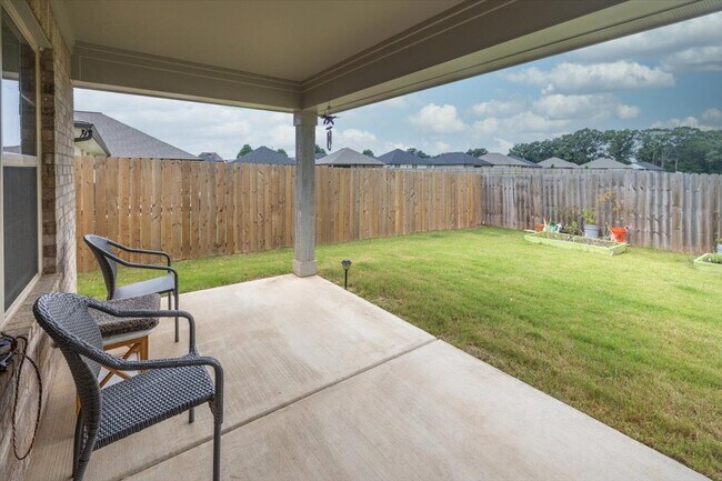 Building Photo - 5961 Uselton Dr