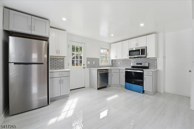 Building Photo - 240 Watchung Ave