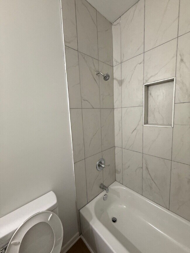 Building Photo - Fully Renovated Spacious 3BR in South Memphis – Section 8 Welcome