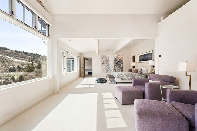 Building Photo - 75 Glen Eagle Dr