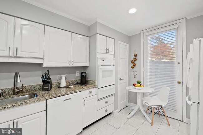 Building Photo - 42 Bouton Green Ct