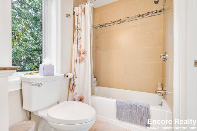 Building Photo - 10 Bradbury St