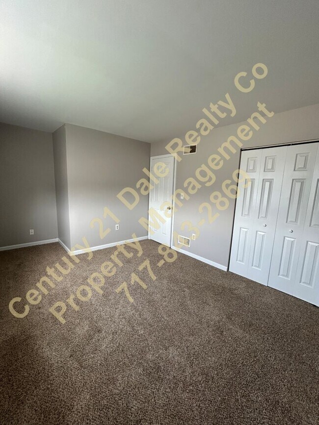 Building Photo - 3 BR, 1.5 Baths, 1 car garage Dover PA