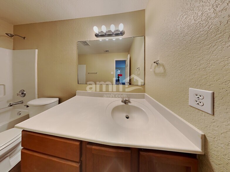 Building Photo - 8531 Silver Brush