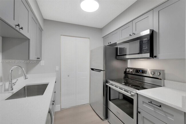 Building Photo - 1247 SW 46th Ave