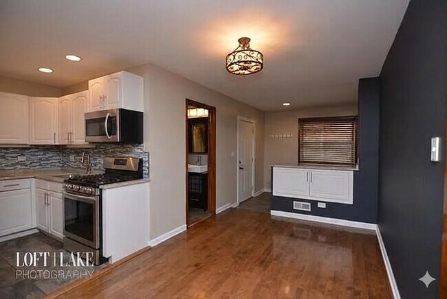 Building Photo - 2654 W Schubert Ave