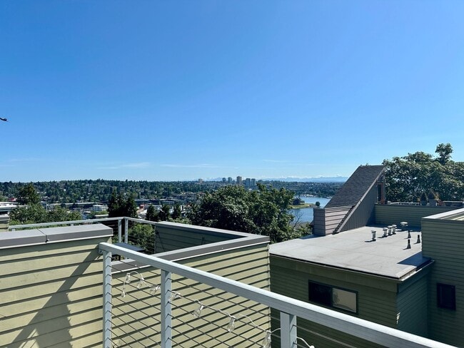 Building Photo - Stunning Townhome for Lease  in Seattle’s ...