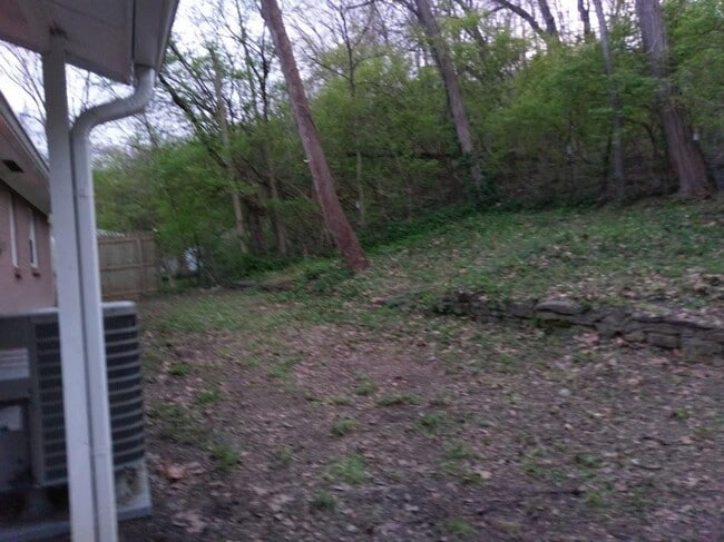 Building Photo - 640 Center St