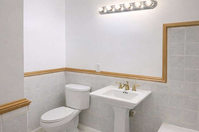 Building Photo - Space, Comfort & Convenience — Discover This Hidden Gem in Charlotte