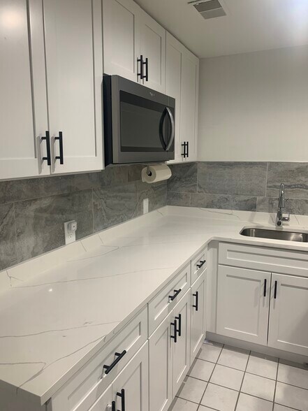 Building Photo - 14717 Calvary Pl