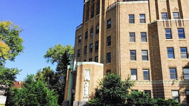 Building Photo - St. Charles Apartments