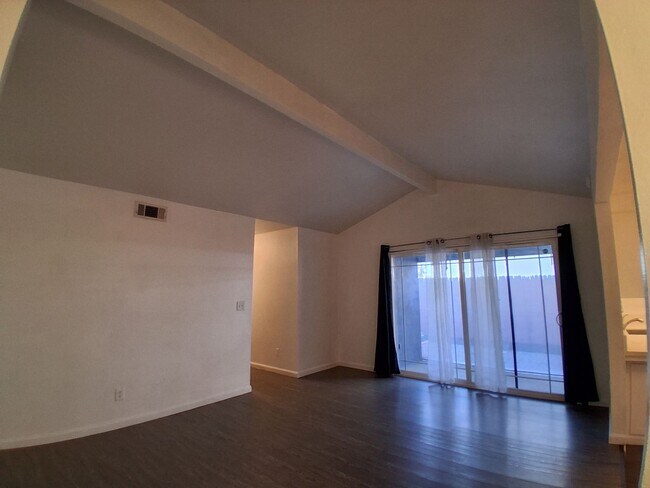 Building Photo - Thistlewood3505/3507