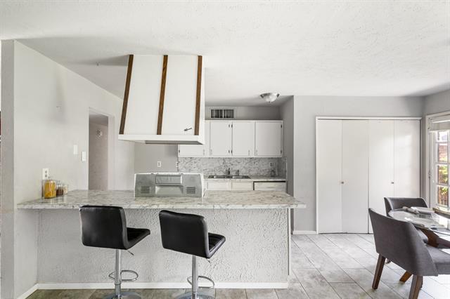 Building Photo - 122 W Way Dr