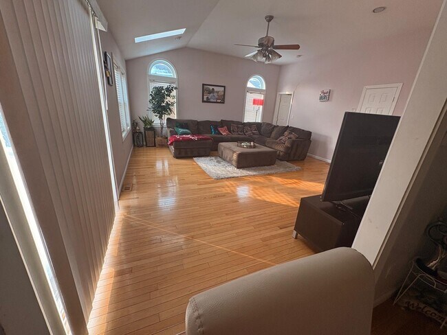 Building Photo - 11 E Sherman Ave