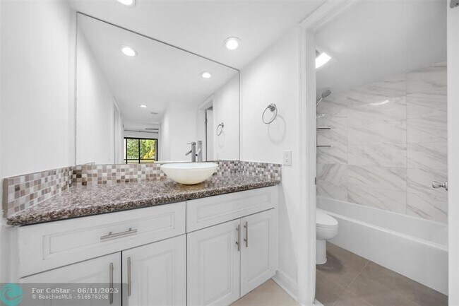 Building Photo - 2300 S Cypress Bend Dr