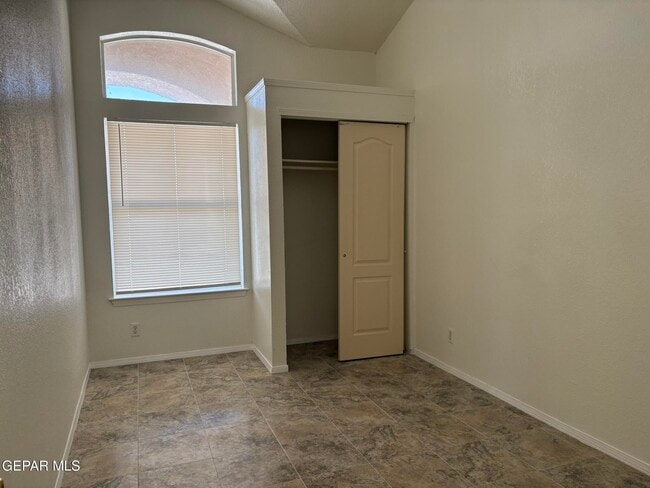 Building Photo - 11812 Kings Arms Ct