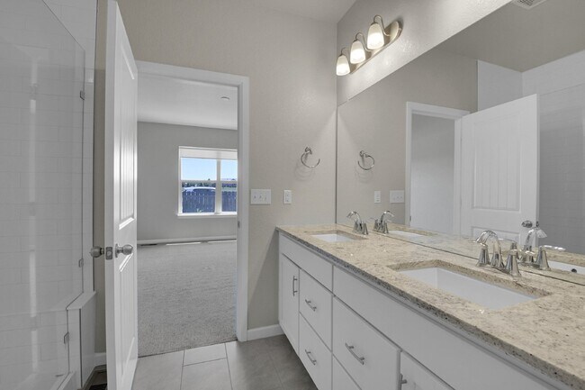 Building Photo - $2,895.00 - $500 OFF First Month's Rent - ...