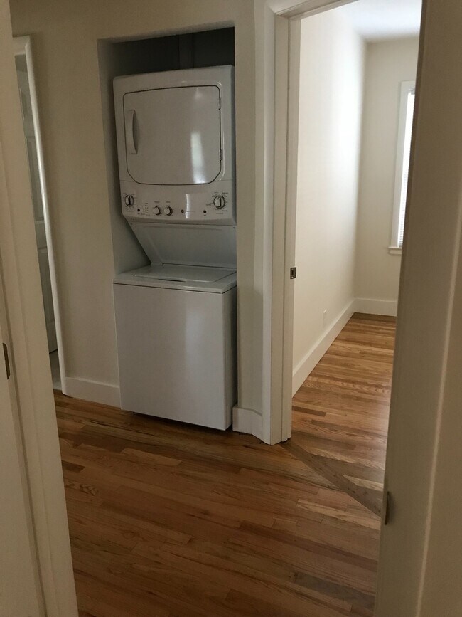Building Photo - Beautiful Remodeled Two Bedroom House Near...