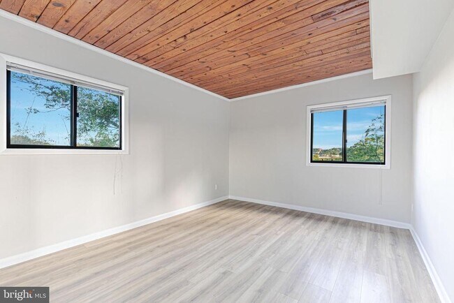 Building Photo - 53 Skyhill Rd