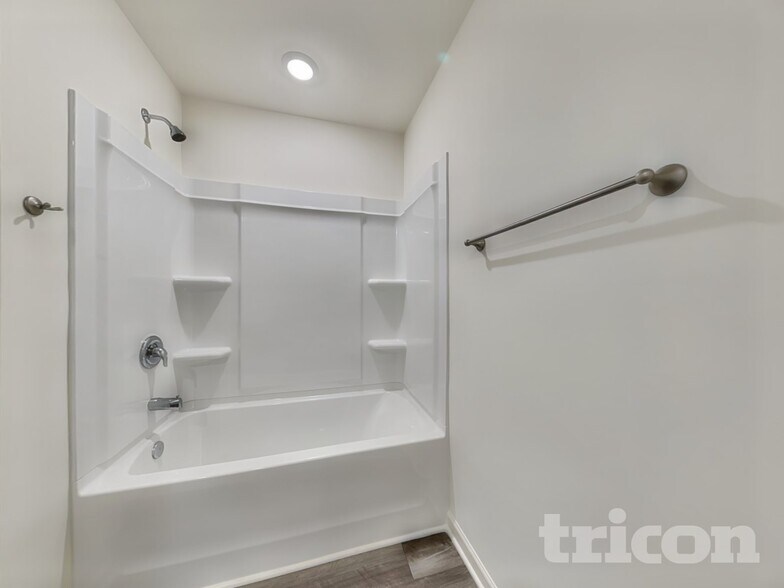 Building Photo - 179 Long Dr