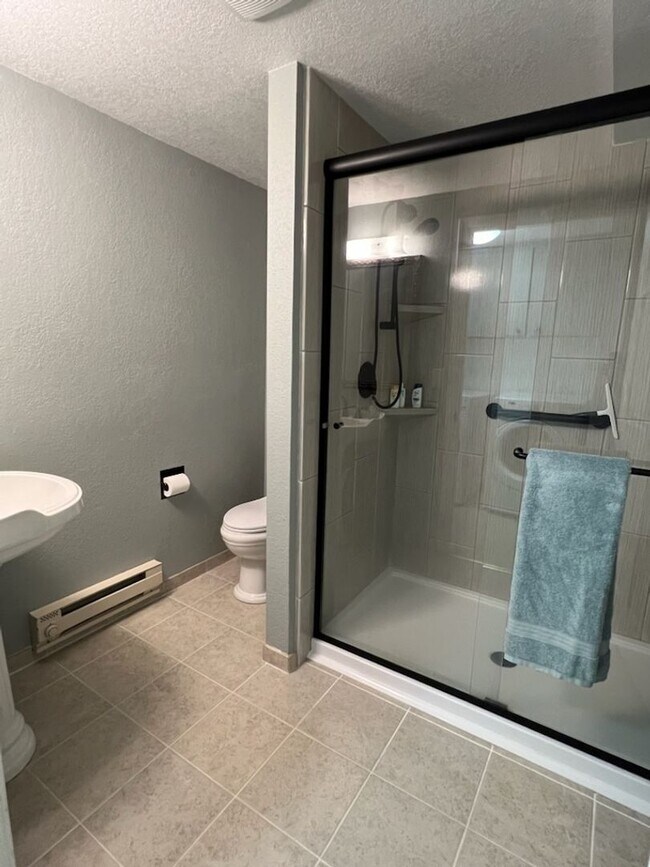 Building Photo - Spacious 3+ bed/2 bath home! Large fenced yard, garage, shed, w/d, a/c, d/w & more!