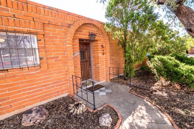 Building Photo - Large Corner Lot Santé Fe Home, Over 1650 ...