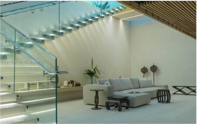 Building Photo - 10201 Collins Ave