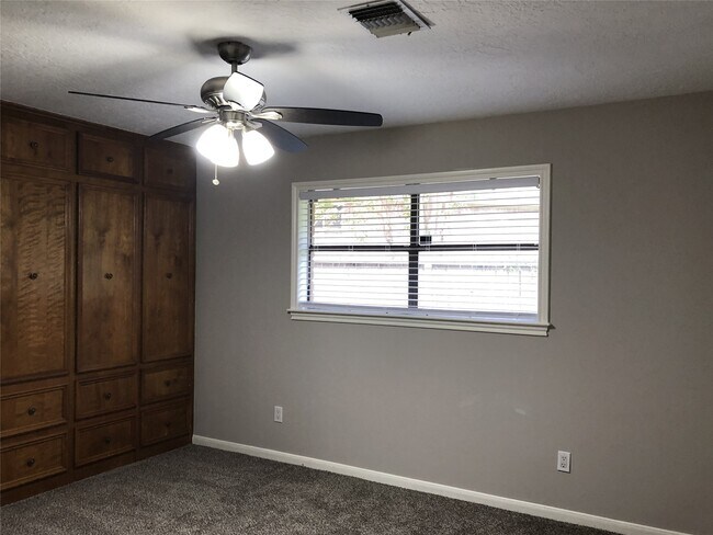 Building Photo - 3414 Wooddale Ln