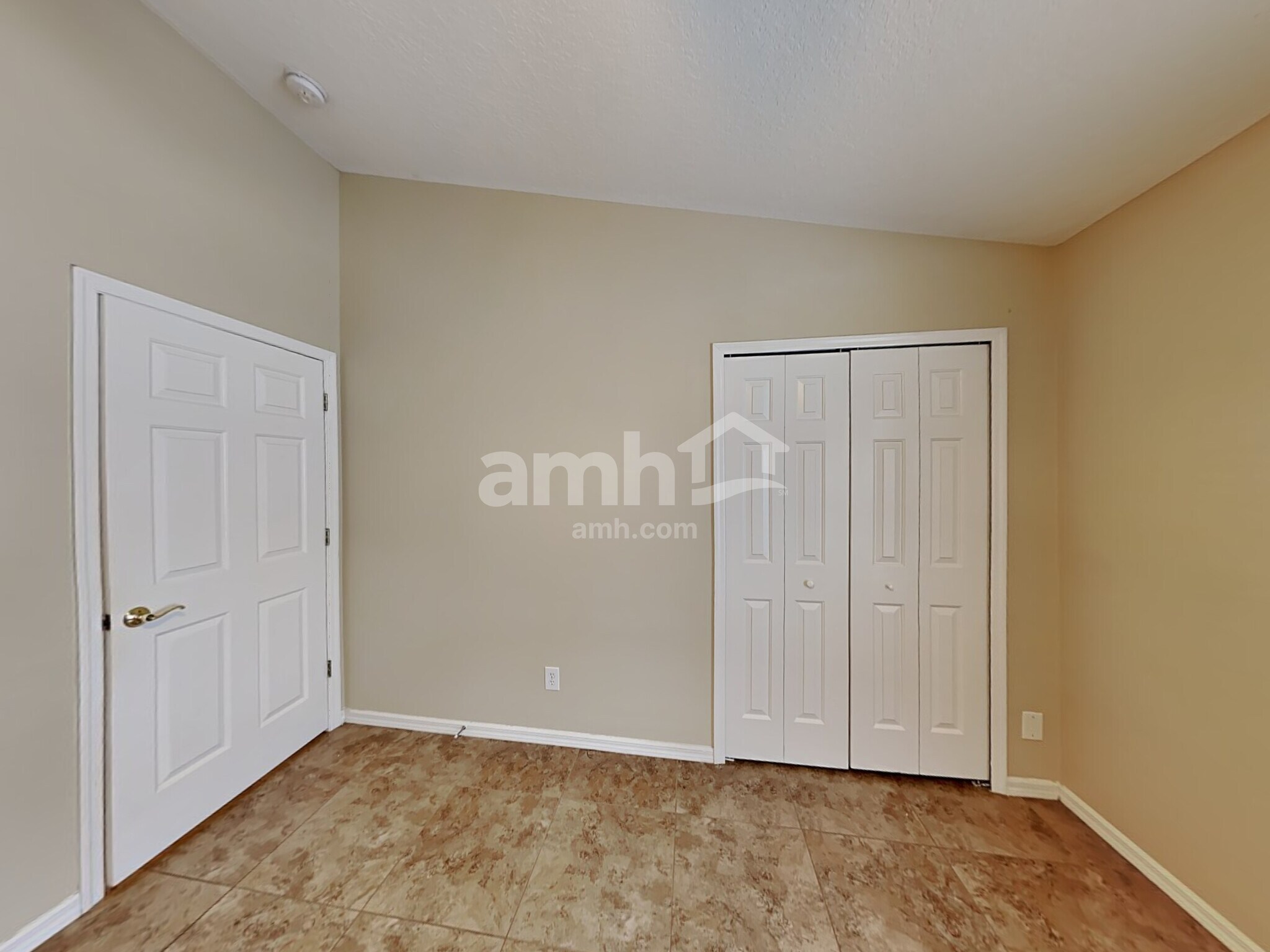 Building Photo - 10223 Meadow Crossing Dr