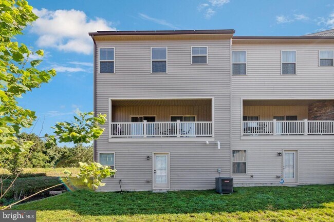 Building Photo - 7843 Otterbein Way