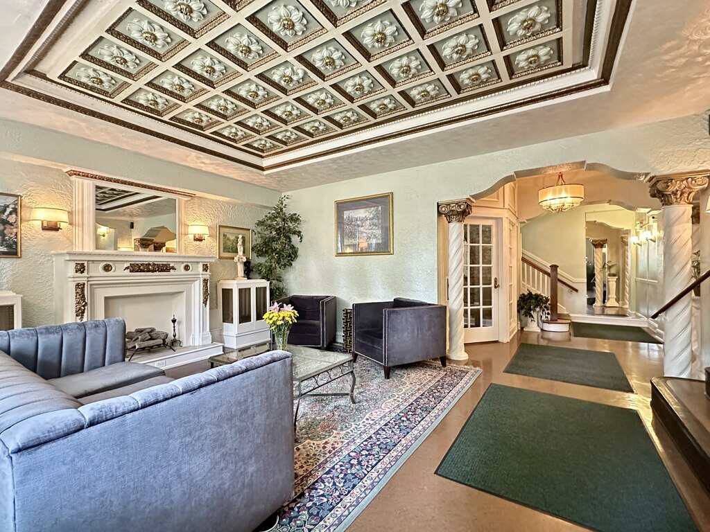 Building Photo - 4527 N Ashland Ave