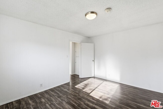 Building Photo - 739 Croft Ave