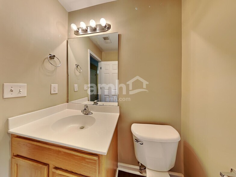 Building Photo - 9128 Fieldstone Ter